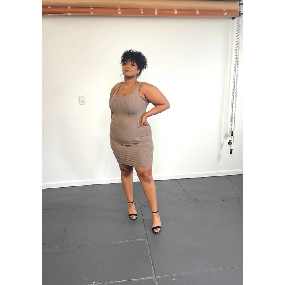 Amy Ribbed Dress - Picture 3 of 6